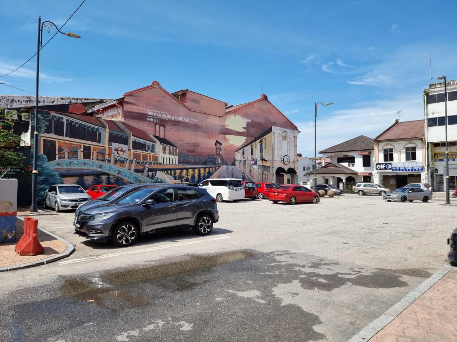 Malacca Vspace Guesthouse Capsule & Cafe מראה חיצוני תמונה